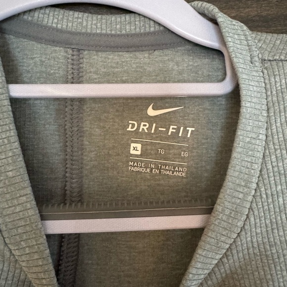 Nike Women's Cropped Muscle Tee - Picture 4 of 4